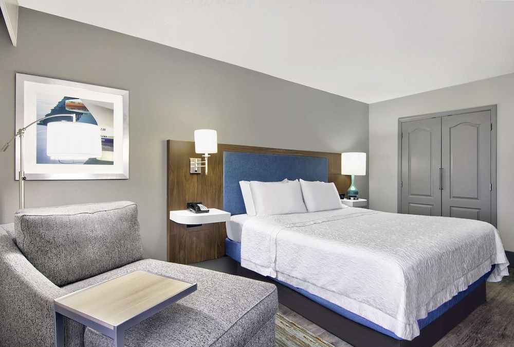 Hampton Inn Ft. Lauderdale Airport North Cruise Port Room, 1 King Bed, Accessible, Bathtub (Mobility & Hearing) 2