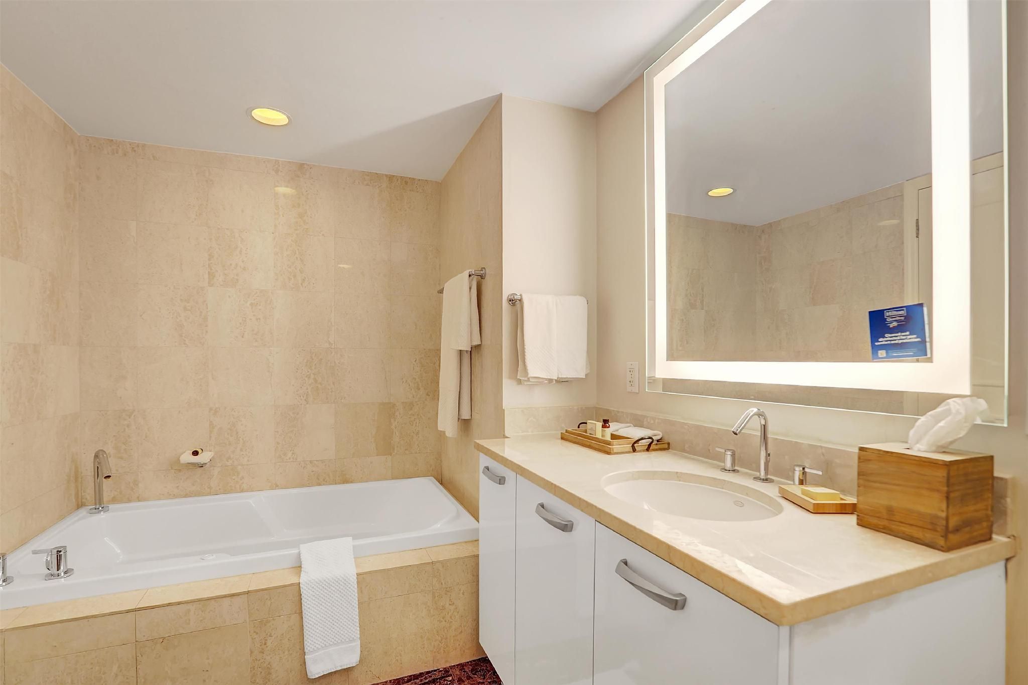 Ocean Vw Studio Ste 2 Qn Hearing Access