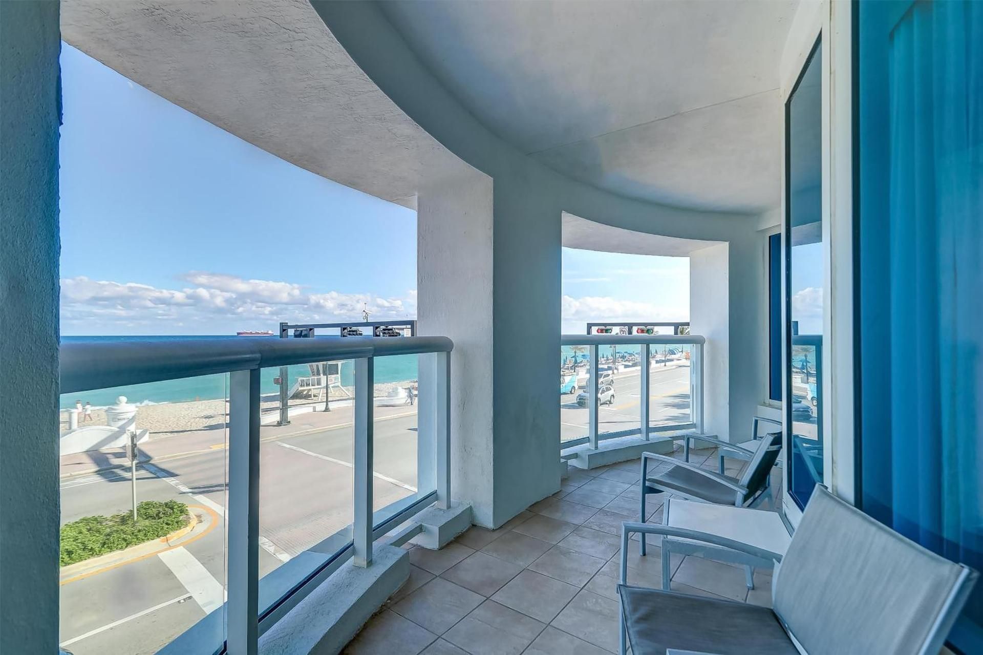 OCEANFRONT 3 BEDROOM PRESIDENTIAL STE 3 KING