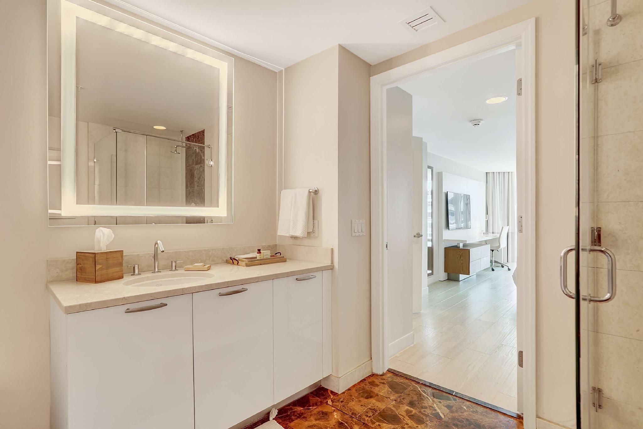 OCEANFRONT 2 BEDROOM SUITE W KING BEDS