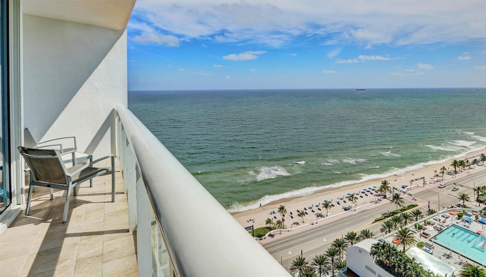 Suite, 1 King Bed, Accessible, Ocean View (Roll-in Shower)