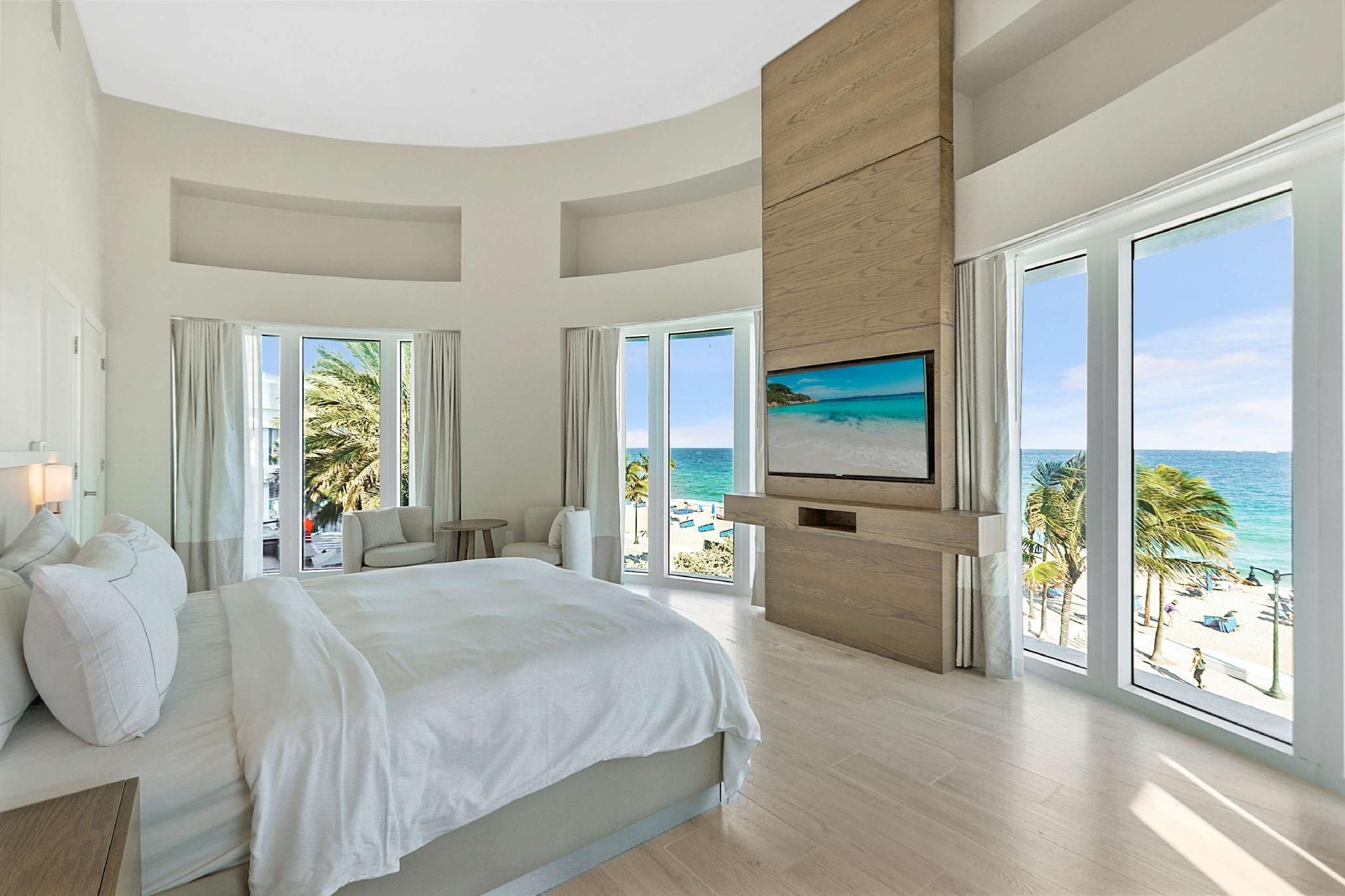 OCEANFRONT 3 BEDROOM PRESIDENTIAL STE 3 KING