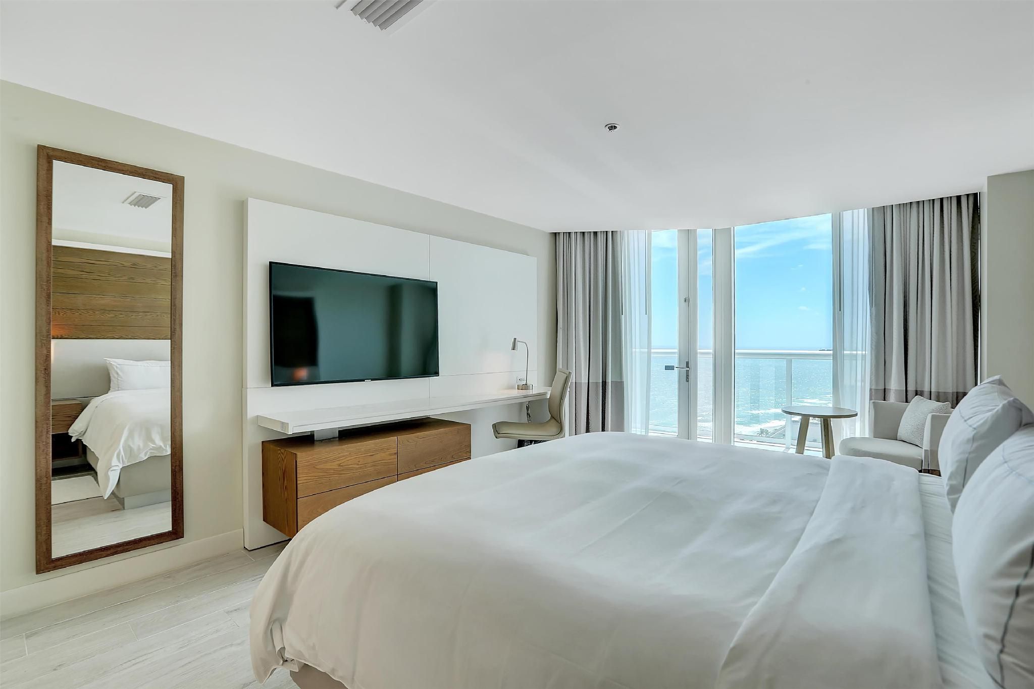OCEANFRONT 2 BEDROOM SUITE W KING BEDS