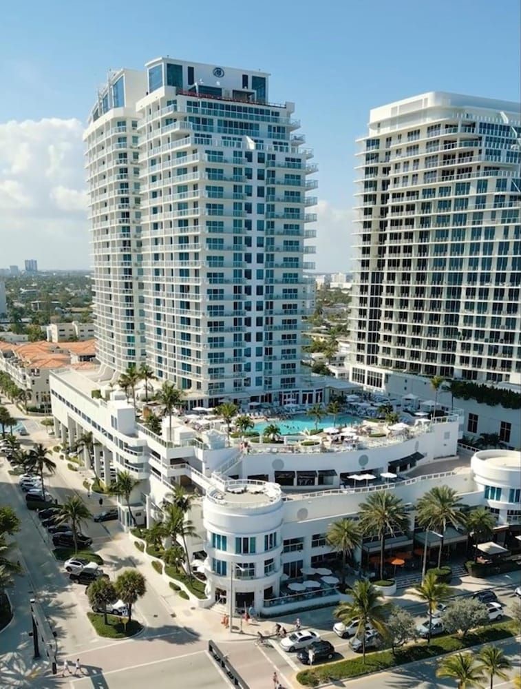 undefined Beach House Fort Lauderdale, a Hilton Resort 9