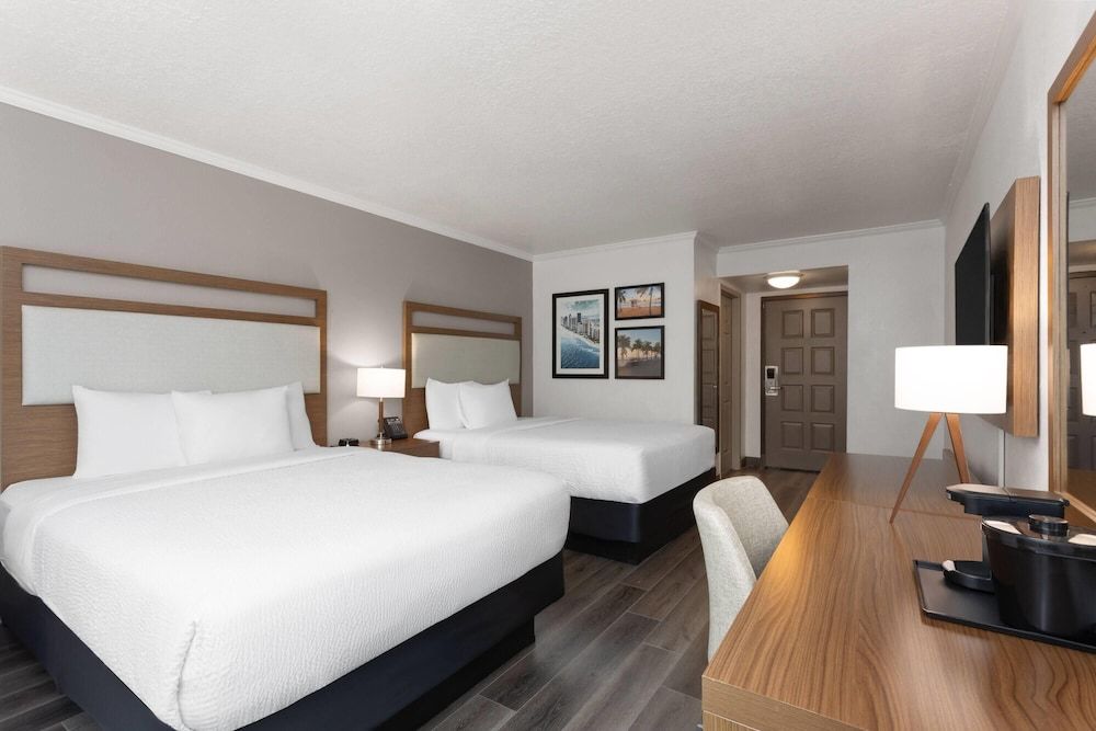 La Quinta Inn & Suites by Wyndham Ft Lauderdale Cypress Cr Room, 2 Double Beds, Non Smoking 2