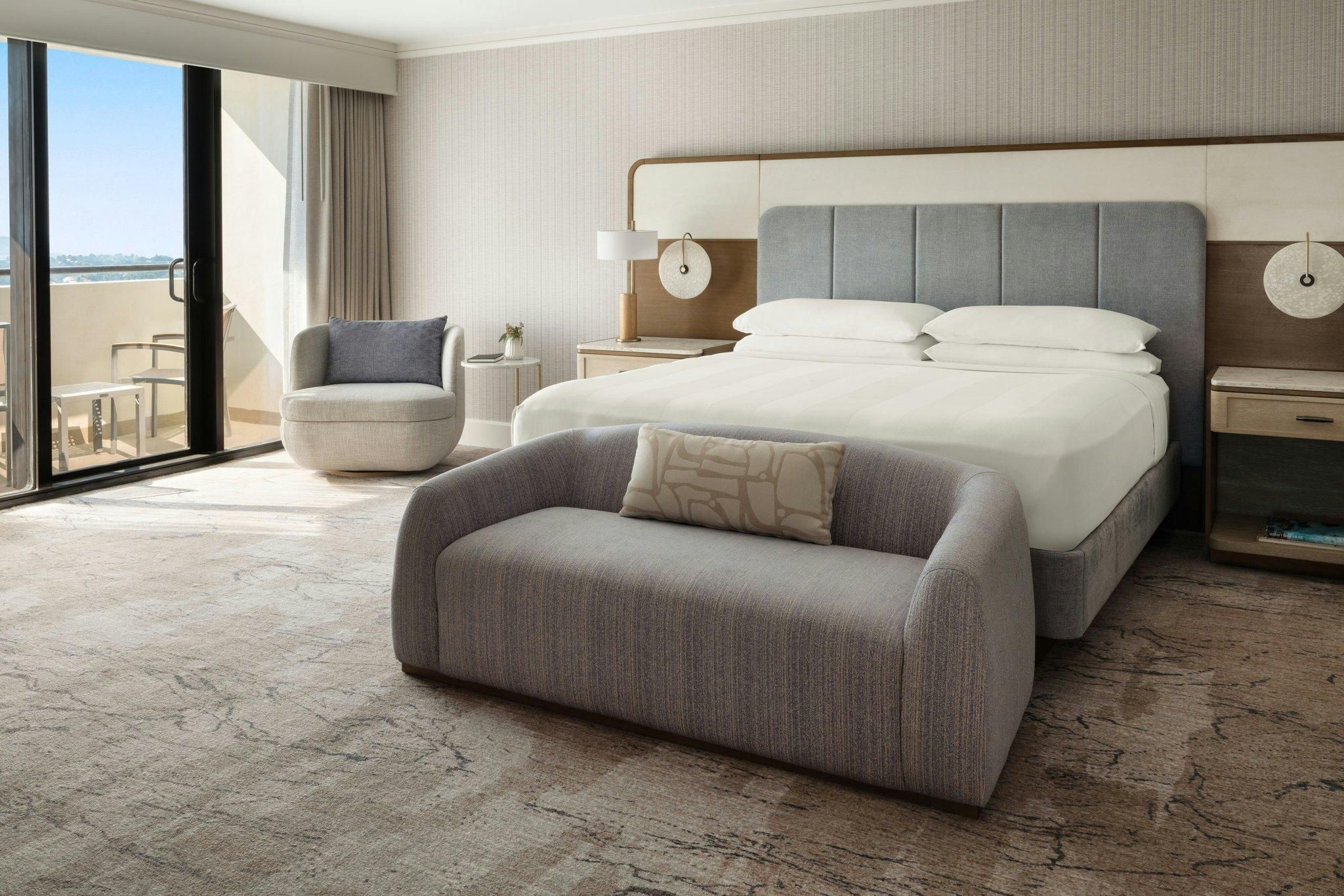 Vice Presidential, 1 Bedroom Larger Suite, 1 King, Sofa Bed, Oceanfront, Corner Room, High Floor