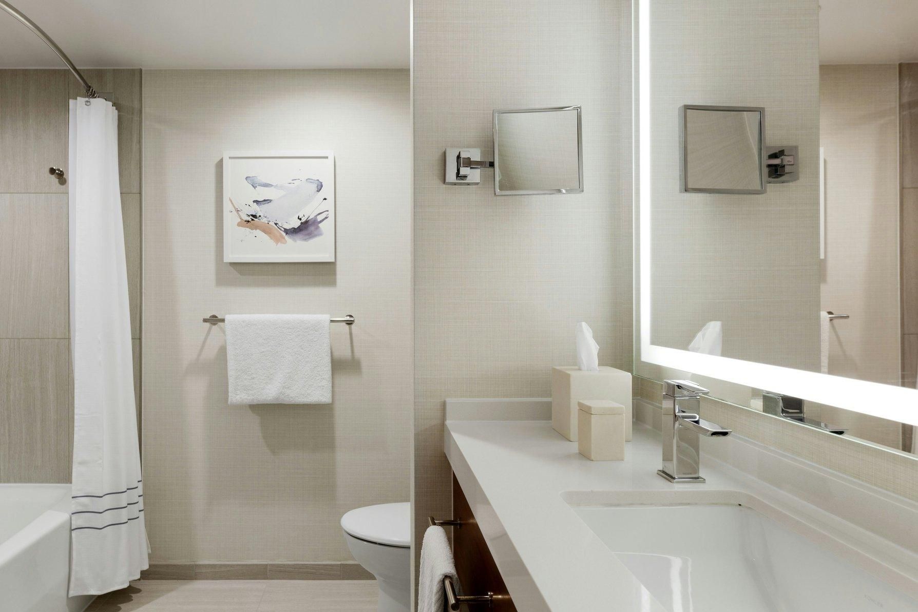 Deluxe Guest room, 1 King, Balcony