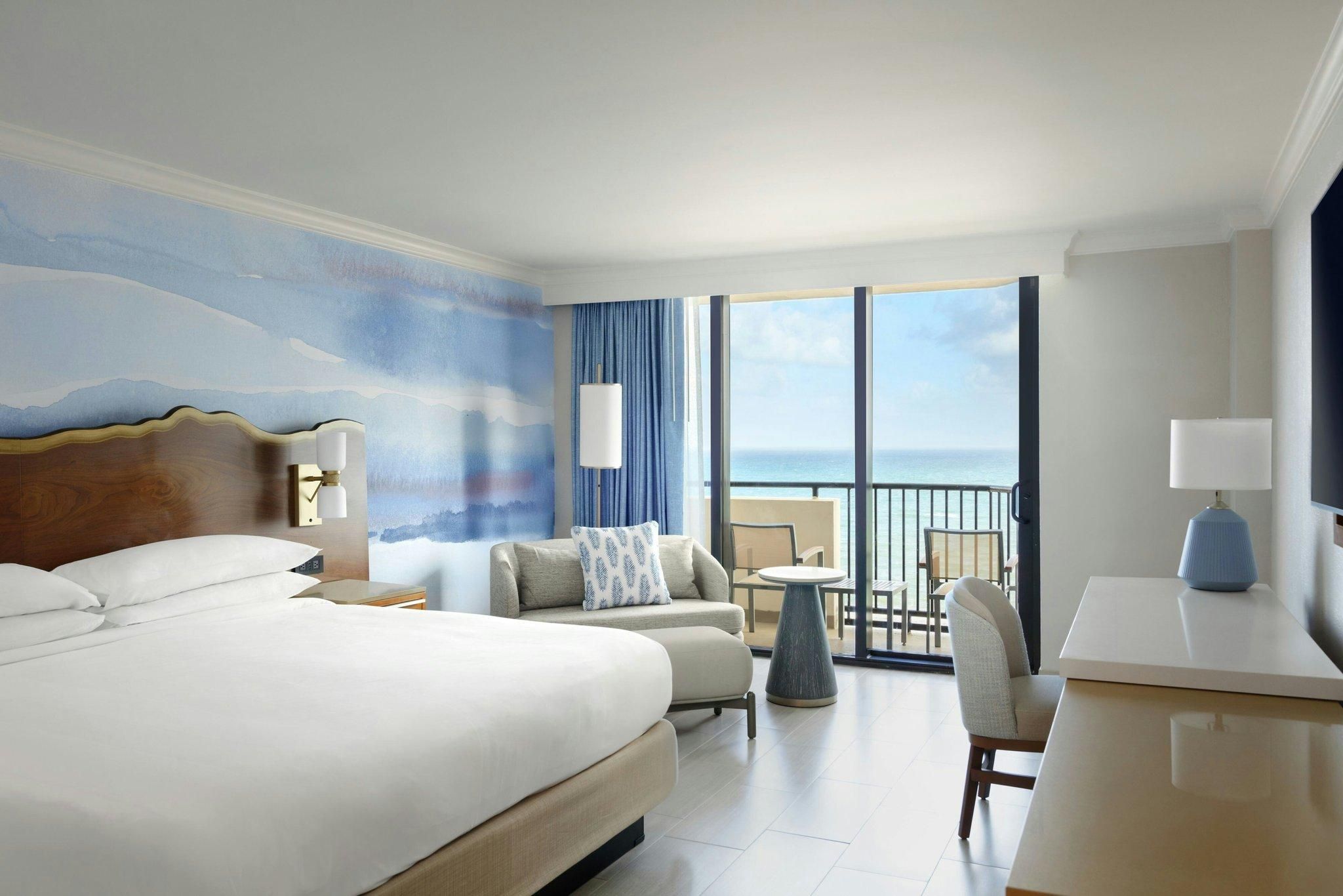 Oceanfront, Deluxe Guest room, 1 King, Balcony