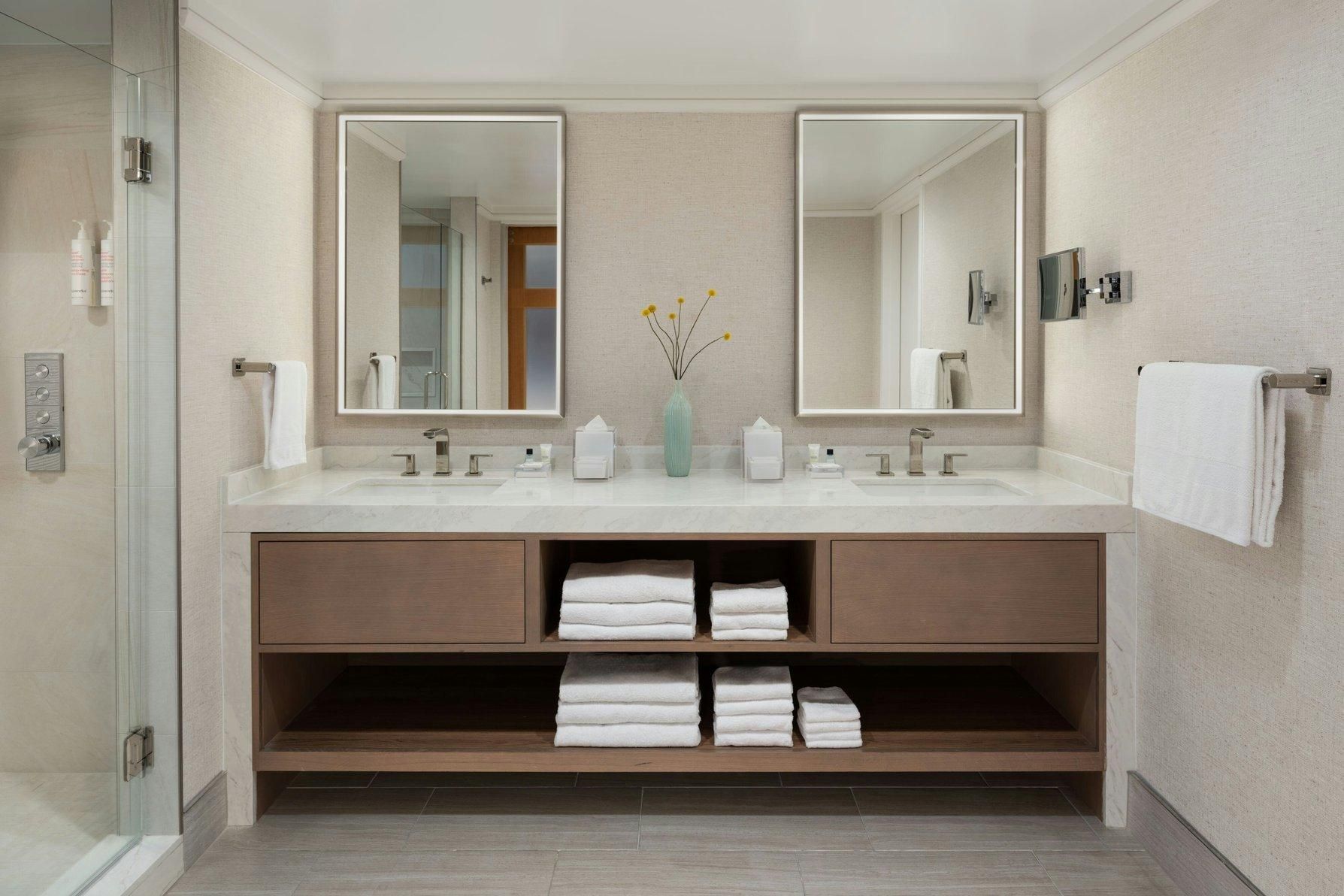 Vice Presidential, 1 Bedroom Larger Suite, 1 King, Sofa Bed, Oceanfront, Corner Room, High Floor