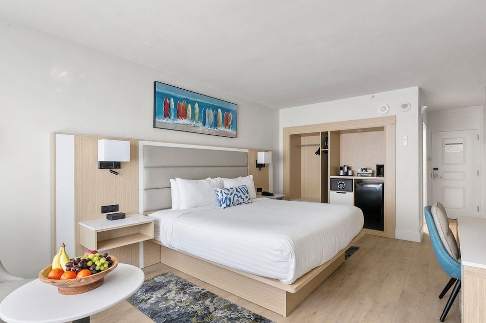 Ocean Sky Hotel and Resort Premium Room, 1 King Bed, Partial Ocean View