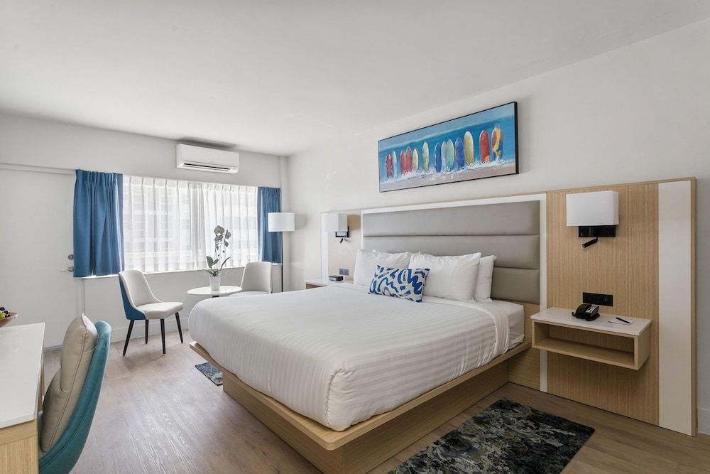 Ocean Sky Hotel and Resort Premium Room, 1 King Bed, Partial Ocean View 3