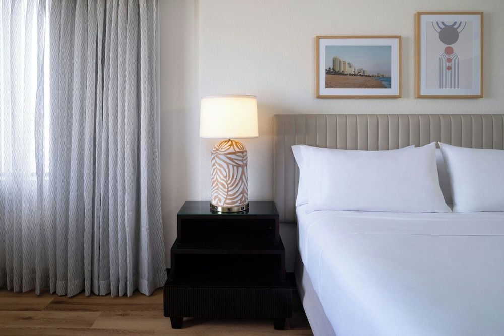 Renaissance Fort Lauderdale Marina Hotel Room, 1 King Bed, Corner 2