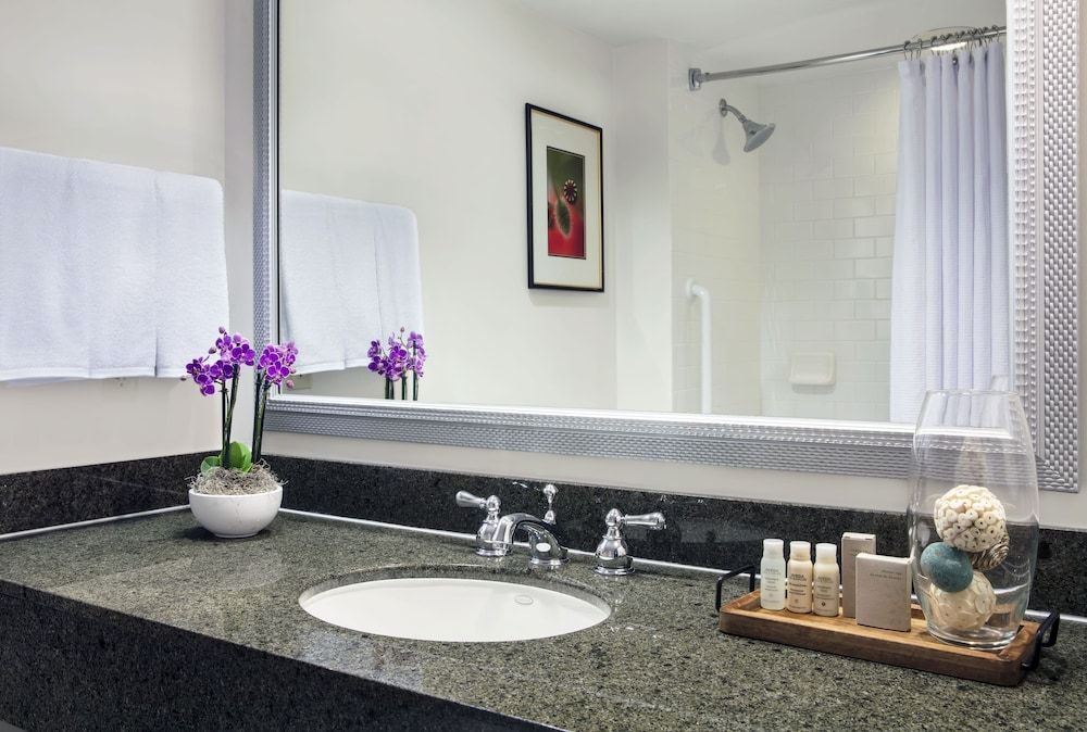 Renaissance Fort Lauderdale Marina Hotel Room, 1 King Bed, Corner 3