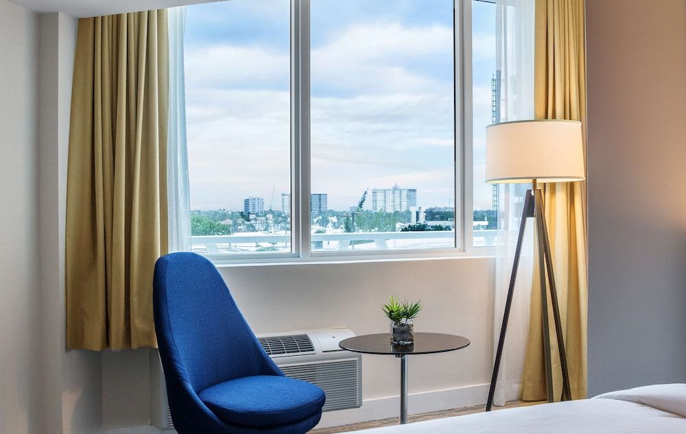 B Ocean Resort Fort Lauderdale Beach Standard Room, 1 King Bed, Accessible, Tower (Standard King w Roll-in Shower) 6