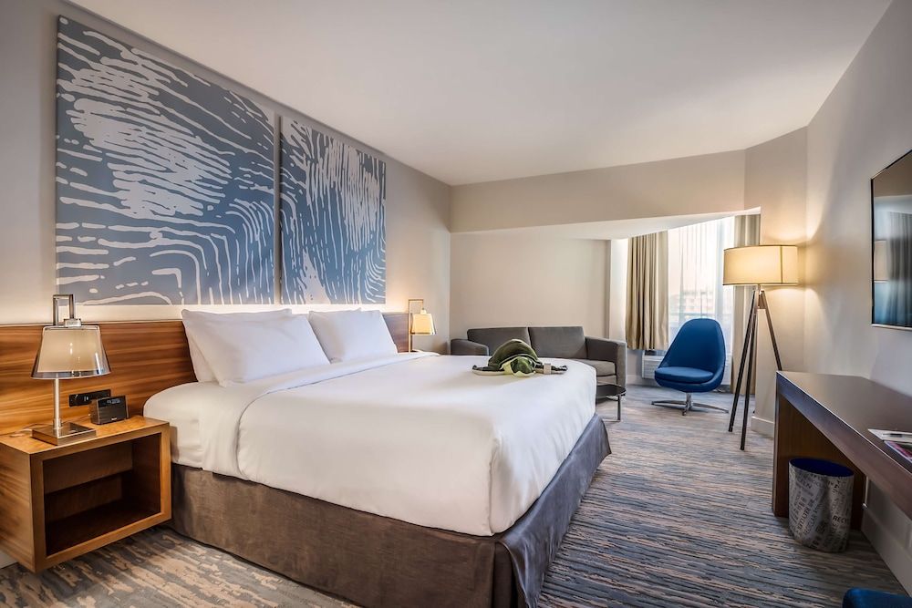 B Ocean Resort Fort Lauderdale Beach Standard Room, 1 King Bed, Accessible, Tower (Standard King w Roll-in Shower)