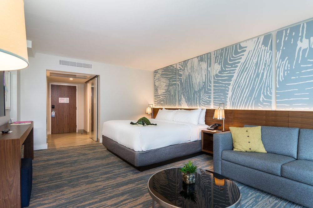 Junior Studio Suite, 1 King Bed with Sofa bed, Ocean View (Junior Suite Ocean View King Bed Room)