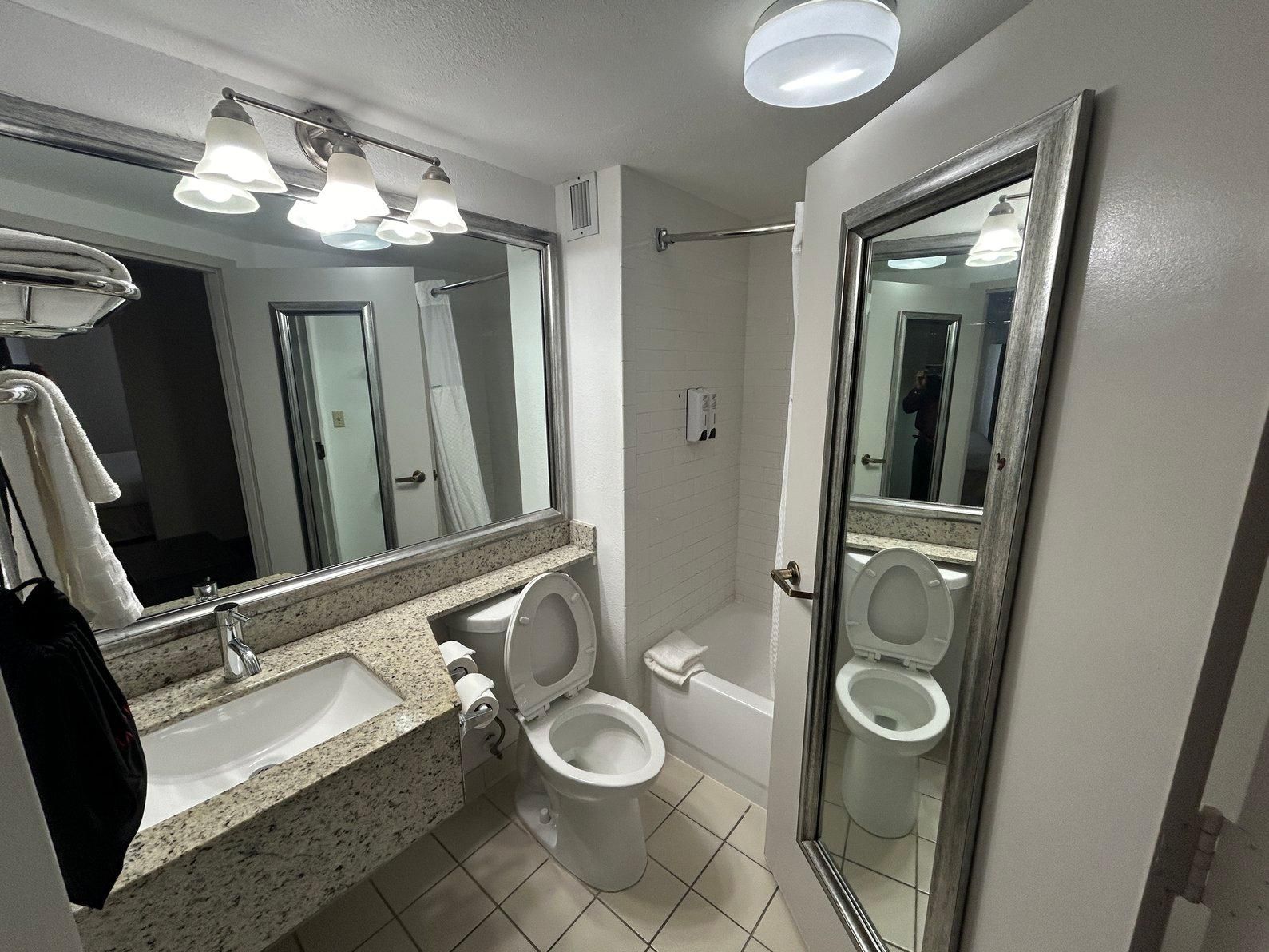 Suite King with Jetted Tub Smoke Free