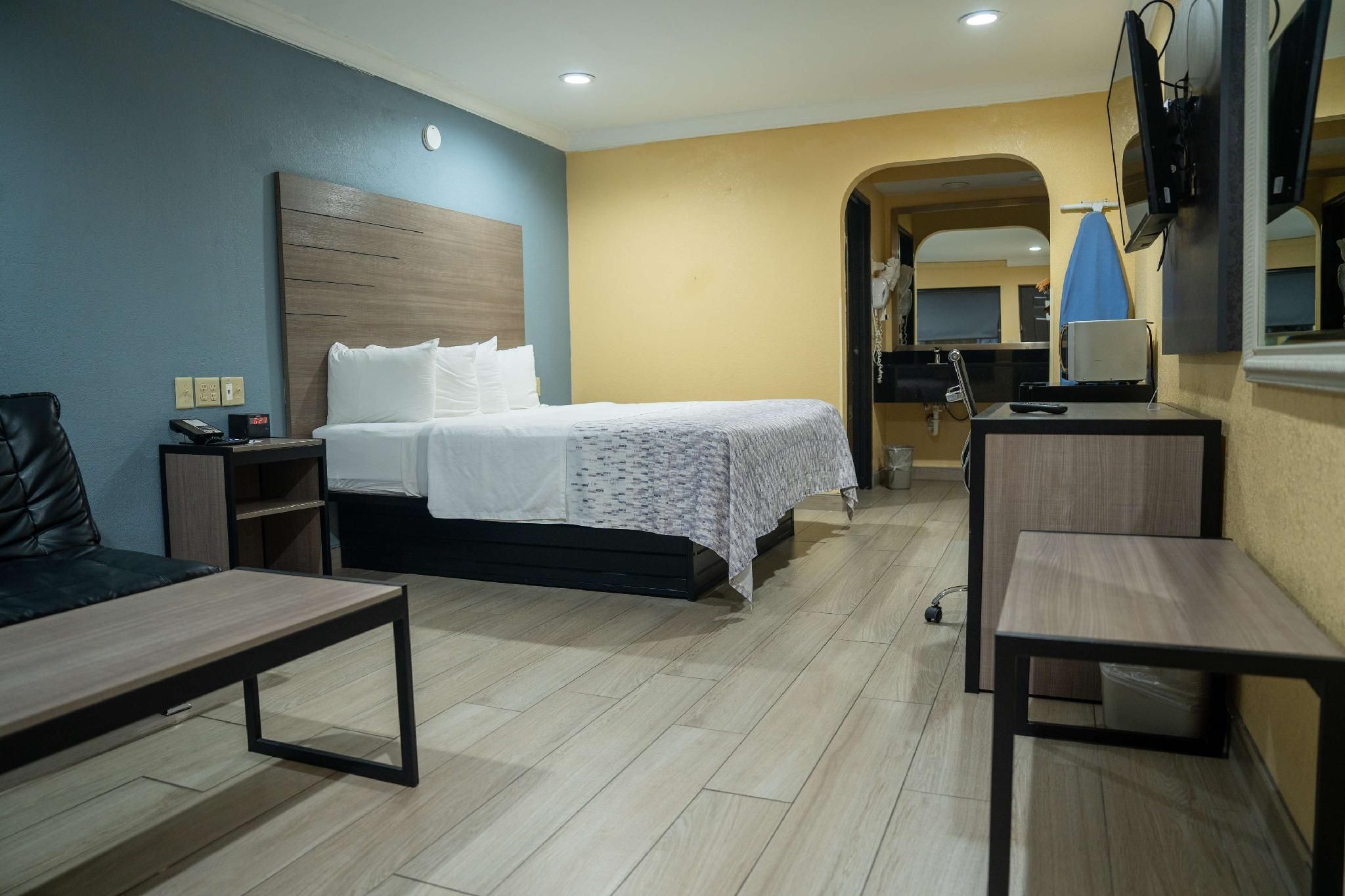 1 King Bed Accessible Non-Smoking