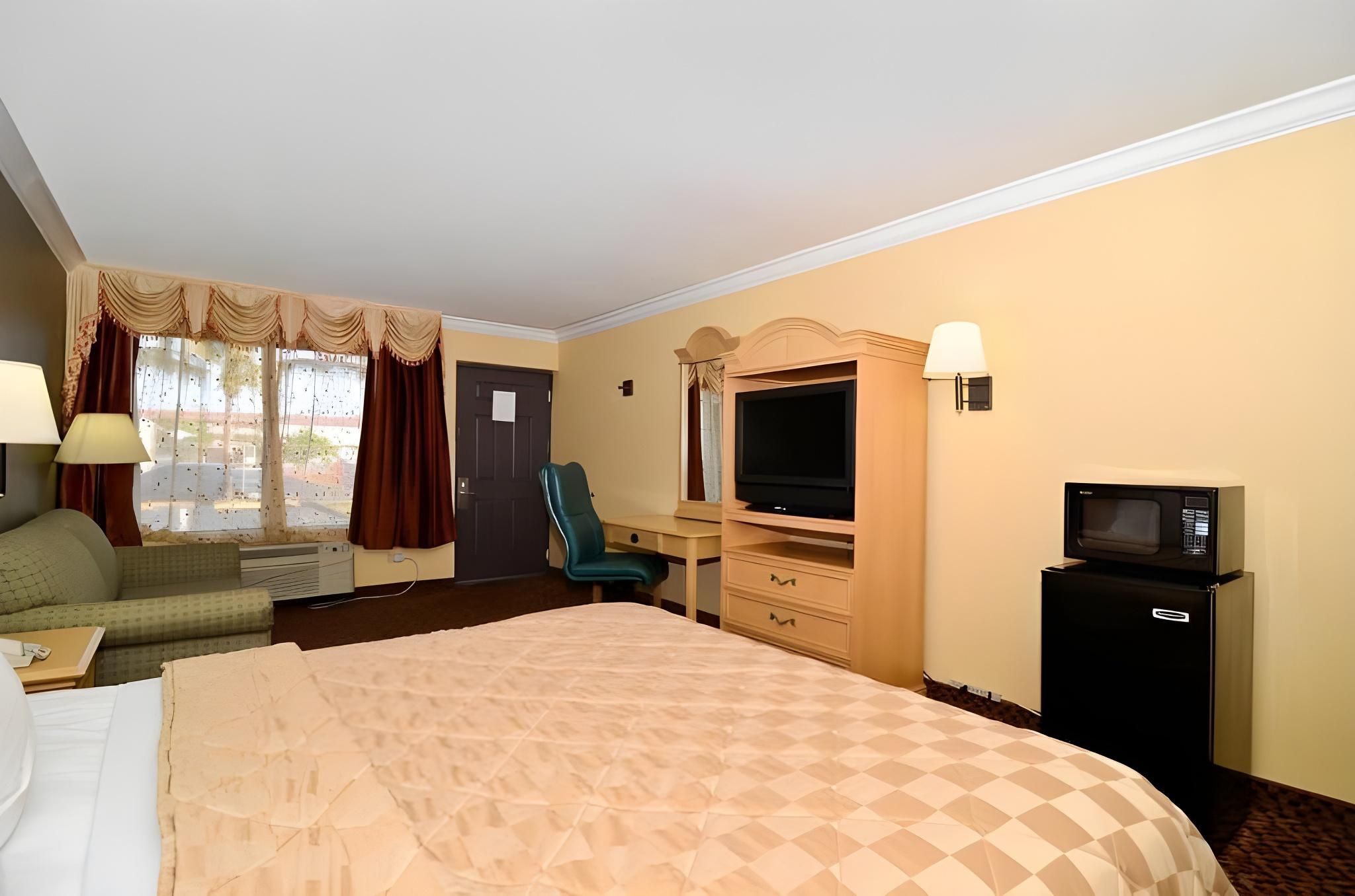 1 King Bed Non-Smoking