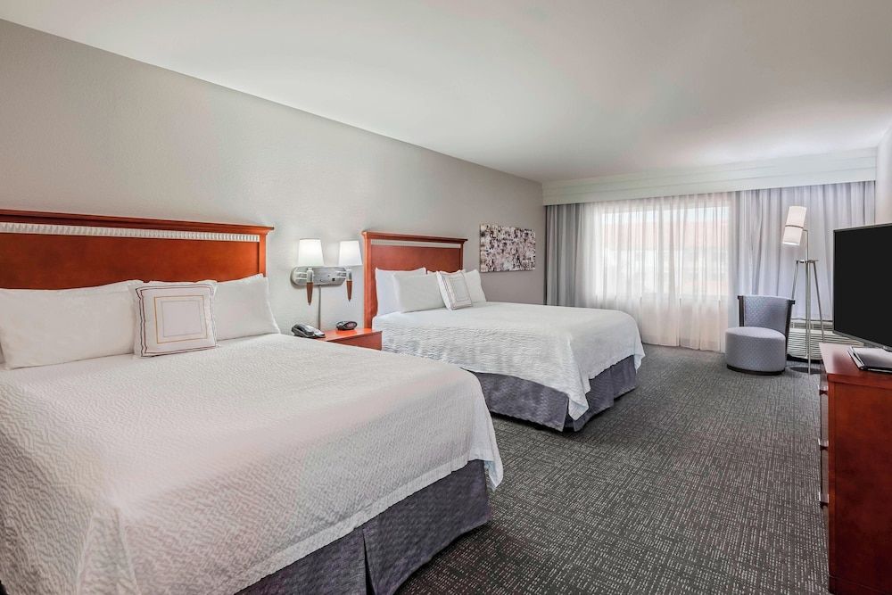 Room, 2 Queen Beds, Non Smoking (Mobility/Hearing Access, Roll-In Shwr)