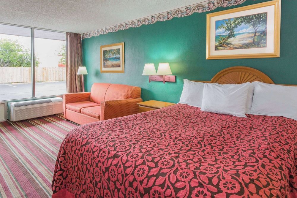 Standard Room, 1 King Bed, Non Smoking