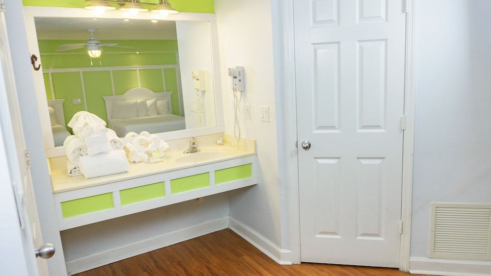 The Lighthouse Resort Inn & Suites Deluxe Suite, 1 Bedroom 6