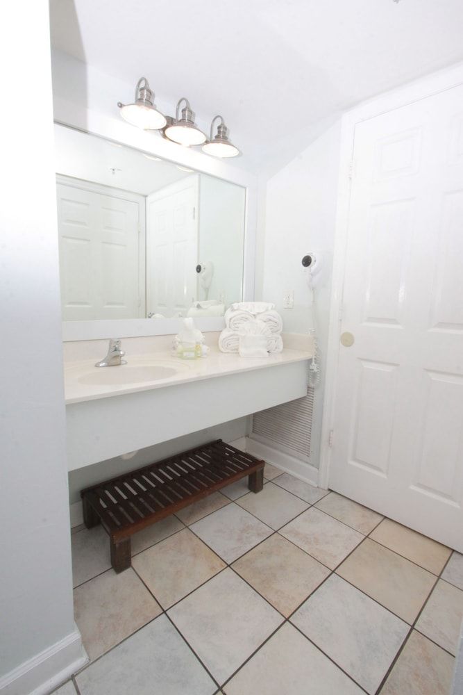 The Lighthouse Resort Inn & Suites Deluxe Junior Suite 5