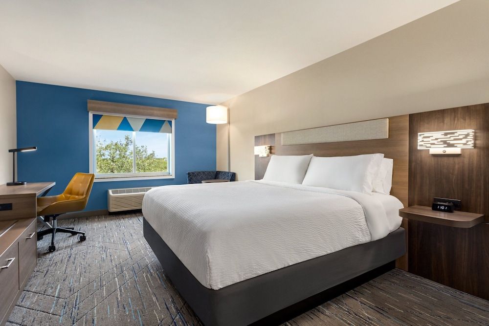 Standard Room, 1 King Bed