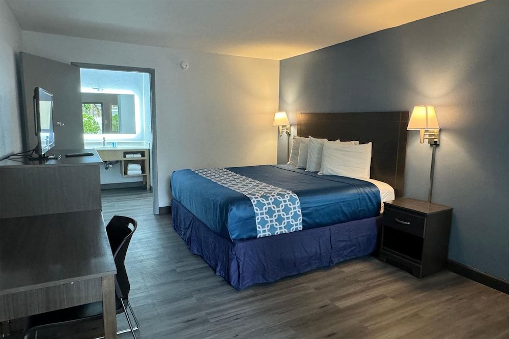 Room, 1 Queen Bed, Non Smoking