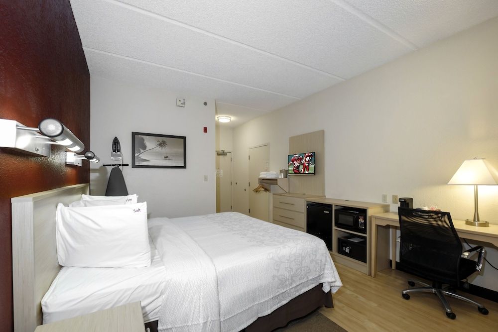 Deluxe Room, 1 King Bed, Accessible (Roll-In Shower, Smoke Free)