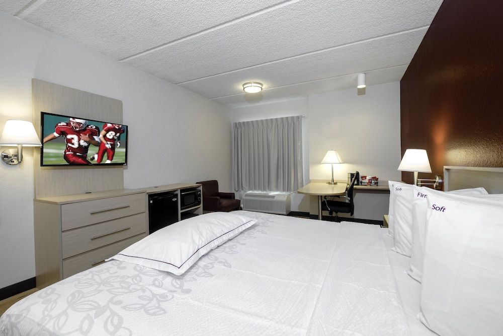Premium Room, 1 King Bed, Accessible (Upgraded Bedding & Snack, Smoke Free)