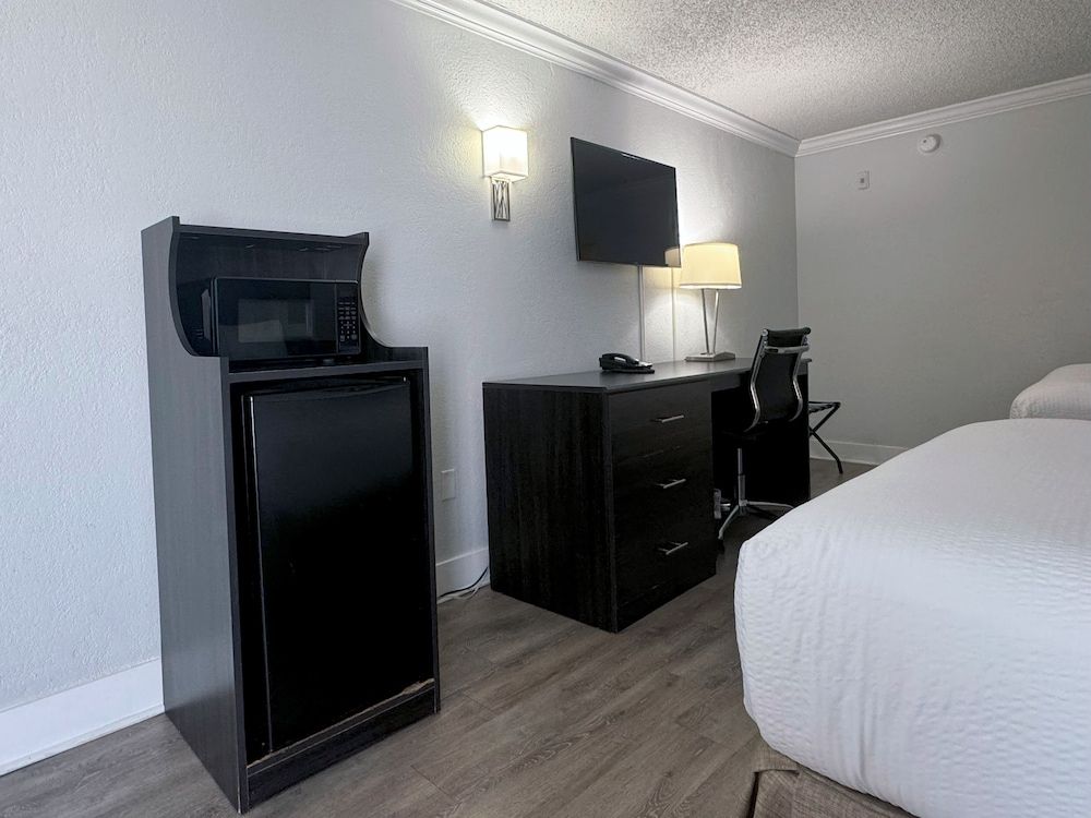 Suite, 1 King Bed with Sofa bed, Non Smoking (Mobility)