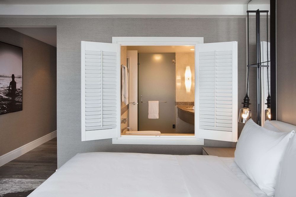Room, 1 King Bed (Intracoastal View)