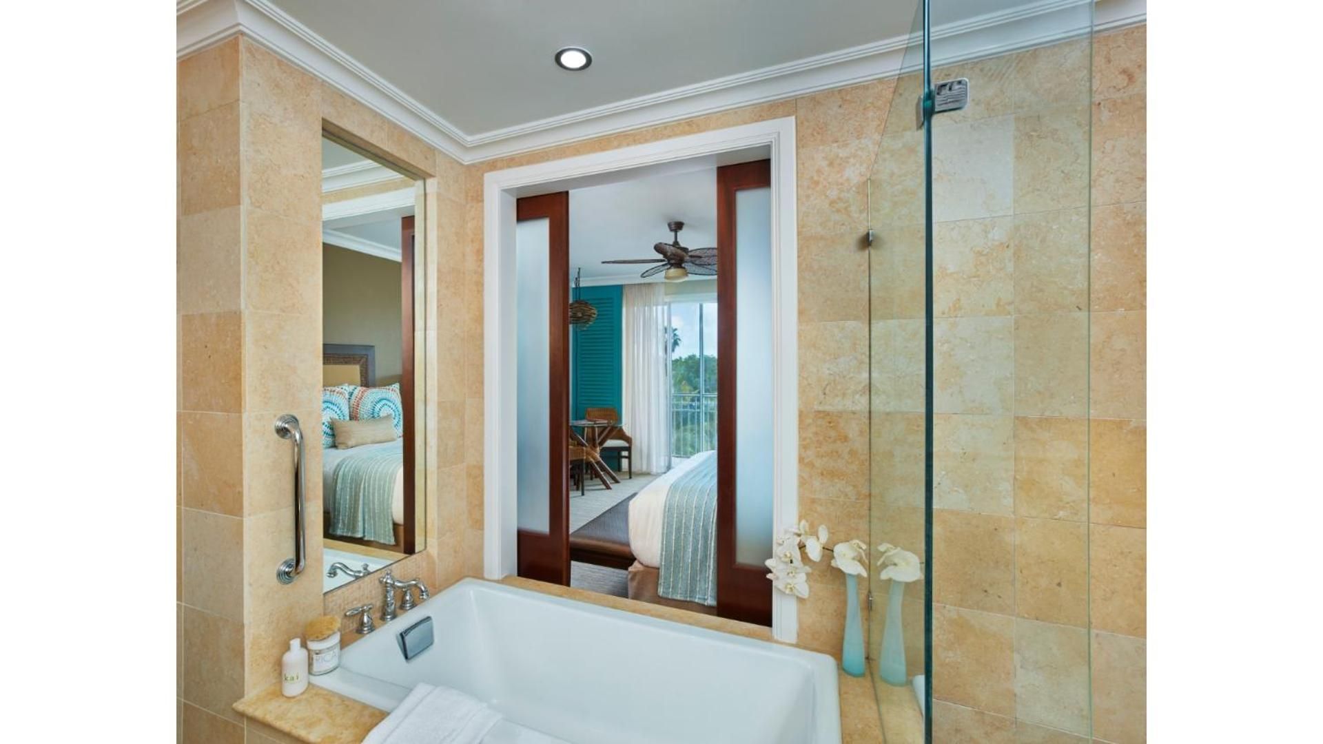 Queen Room with Two Queen Beds and Lagoon View