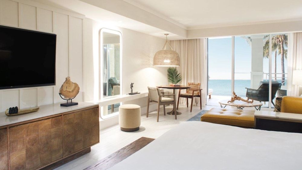 Cheeca Lodge & Spa Premier Oceanfront King Suite 4