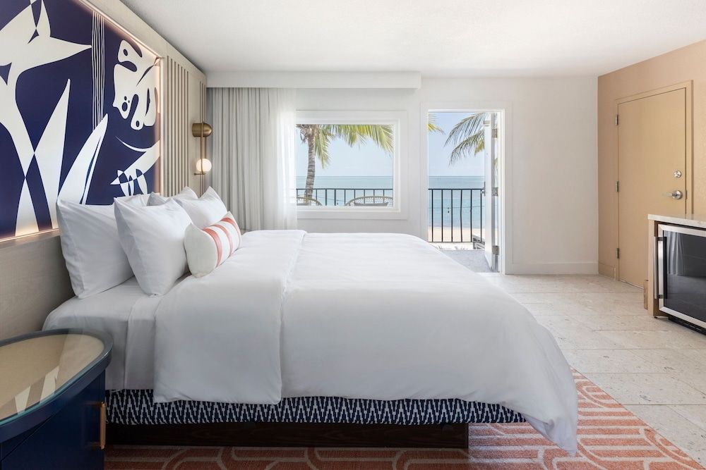 Room, 1 King Bed, Non Smoking, Ocean View (Mobility Accessible, Roll-In Shower)