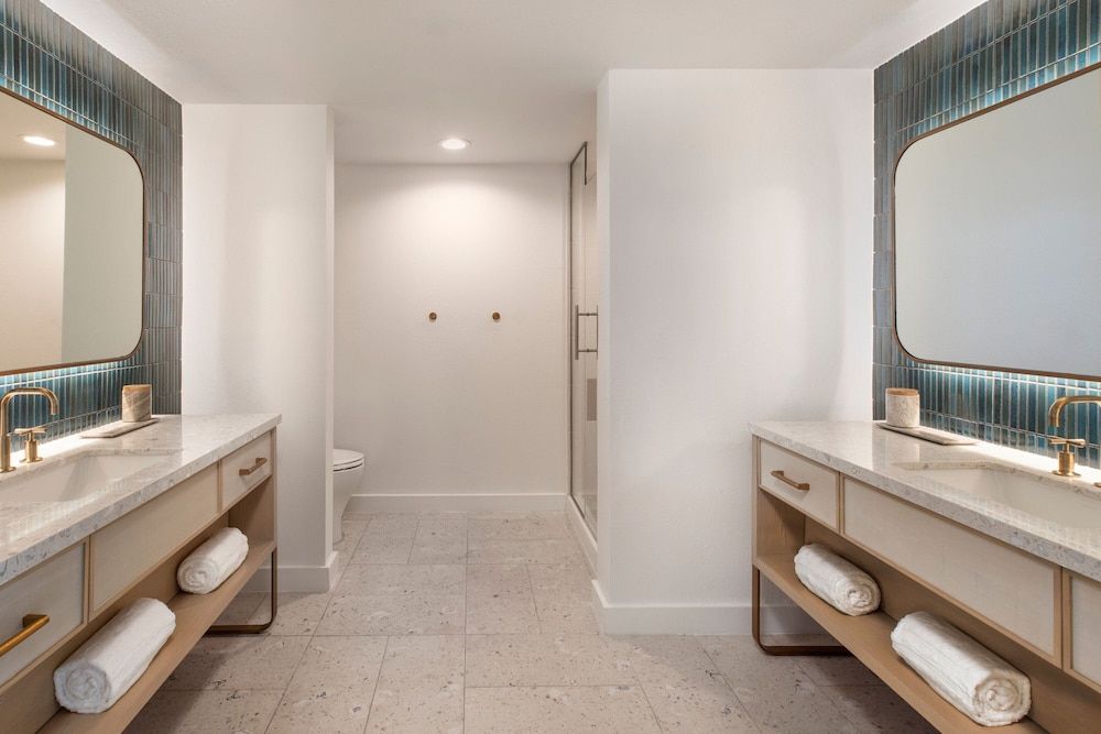 Three Waters Resort and Marina, Islamorada, a Tribute Portfolio Resort Suite, 1 King Bed with Sofa bed, Balcony, Oceanfront 2