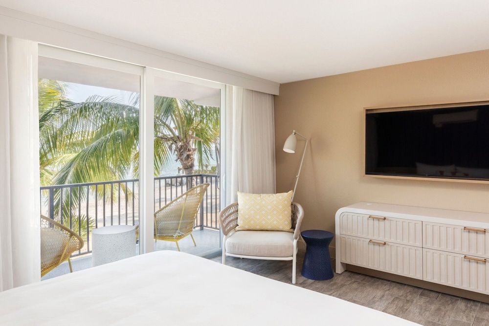 Three Waters Resort and Marina, Islamorada, a Tribute Portfolio Resort 1 Bedroom Suite, 1 King, Cove Oceanview, Sofabed, Balcony - Adults Only at The Cove 2