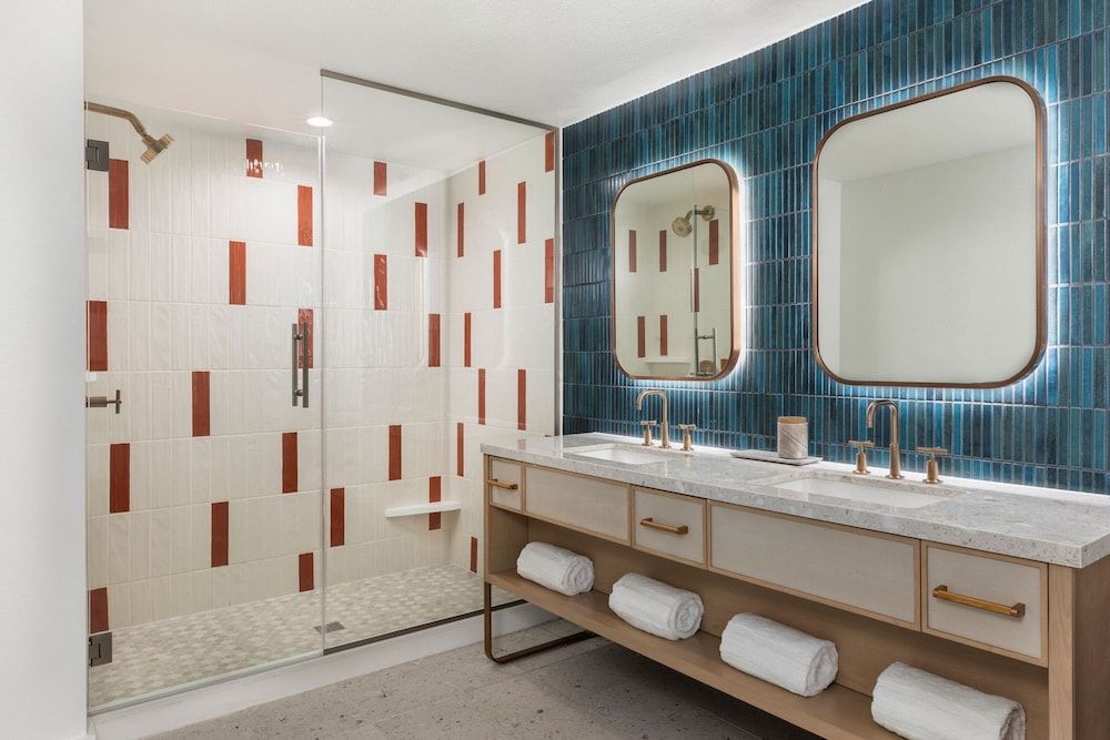 Three Waters Resort and Marina, Islamorada, a Tribute Portfolio Resort Suite, 1 King Bed with Sofa bed, Oceanfront 4