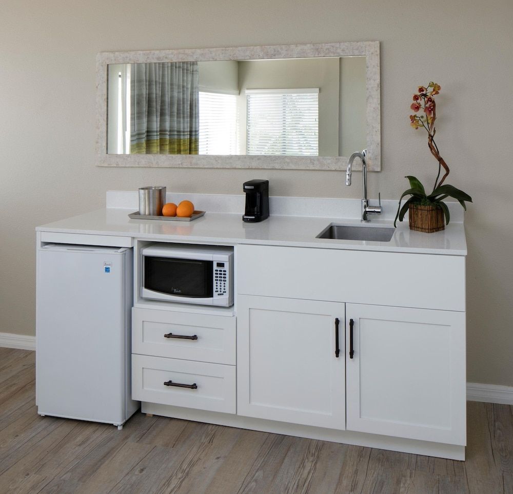 La Siesta Resort & Villas Suite, 1 King Bed with Sofa bed, Ocean View 3