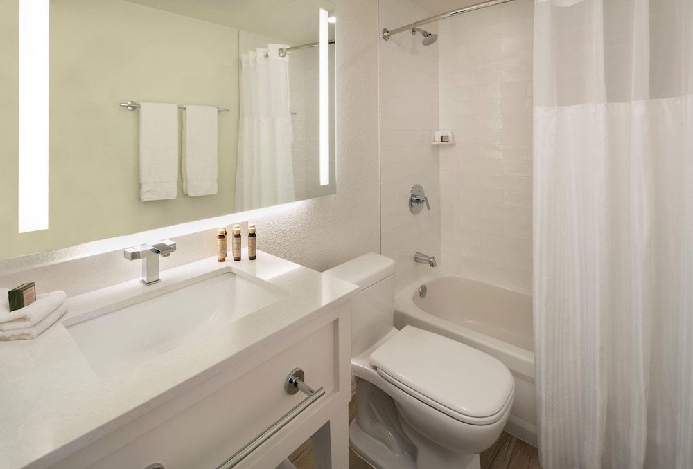 La Siesta Resort & Villas Suite, Multiple Beds, Ocean View 2