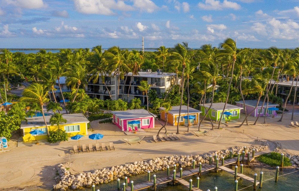 La Siesta Resort & Villas Suite, 1 King Bed with Sofa bed, Ocean View 2