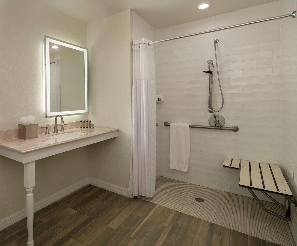 La Siesta Resort & Villas Suite, 1 King Bed with Sofa bed, Ocean View 4