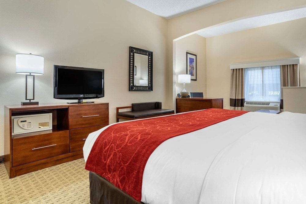 Suite, 1 King Bed, Non Smoking
