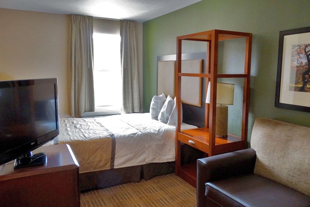 Deluxe Studio, 1 Queen Bed with Sofa bed, Non Smoking