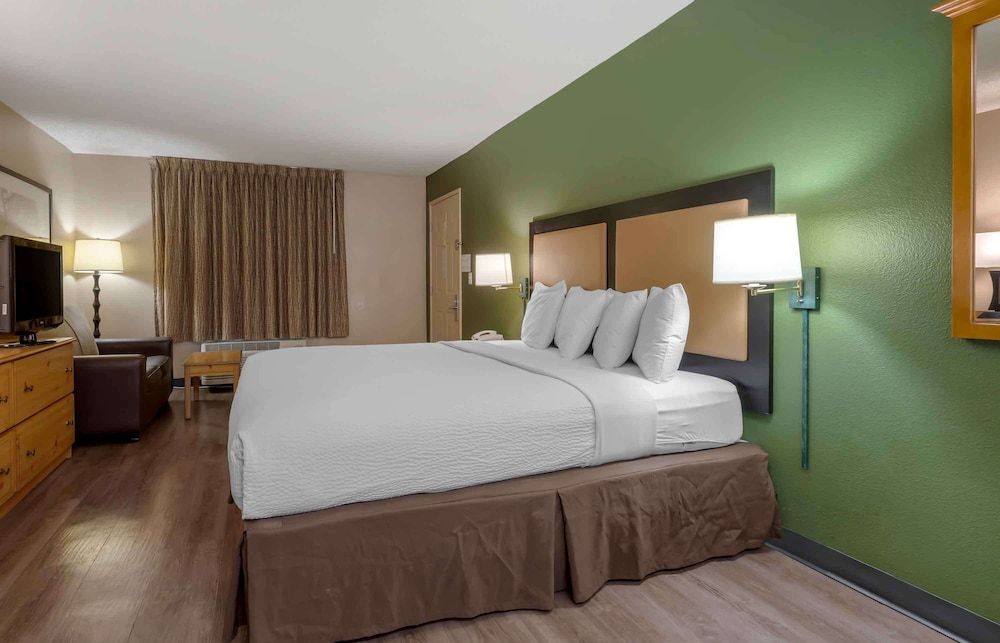 Deluxe Studio, 1 King Bed with Sofa bed, Non Smoking