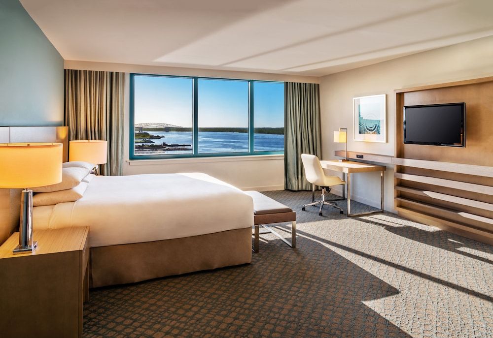 Studio Suite, King, City View