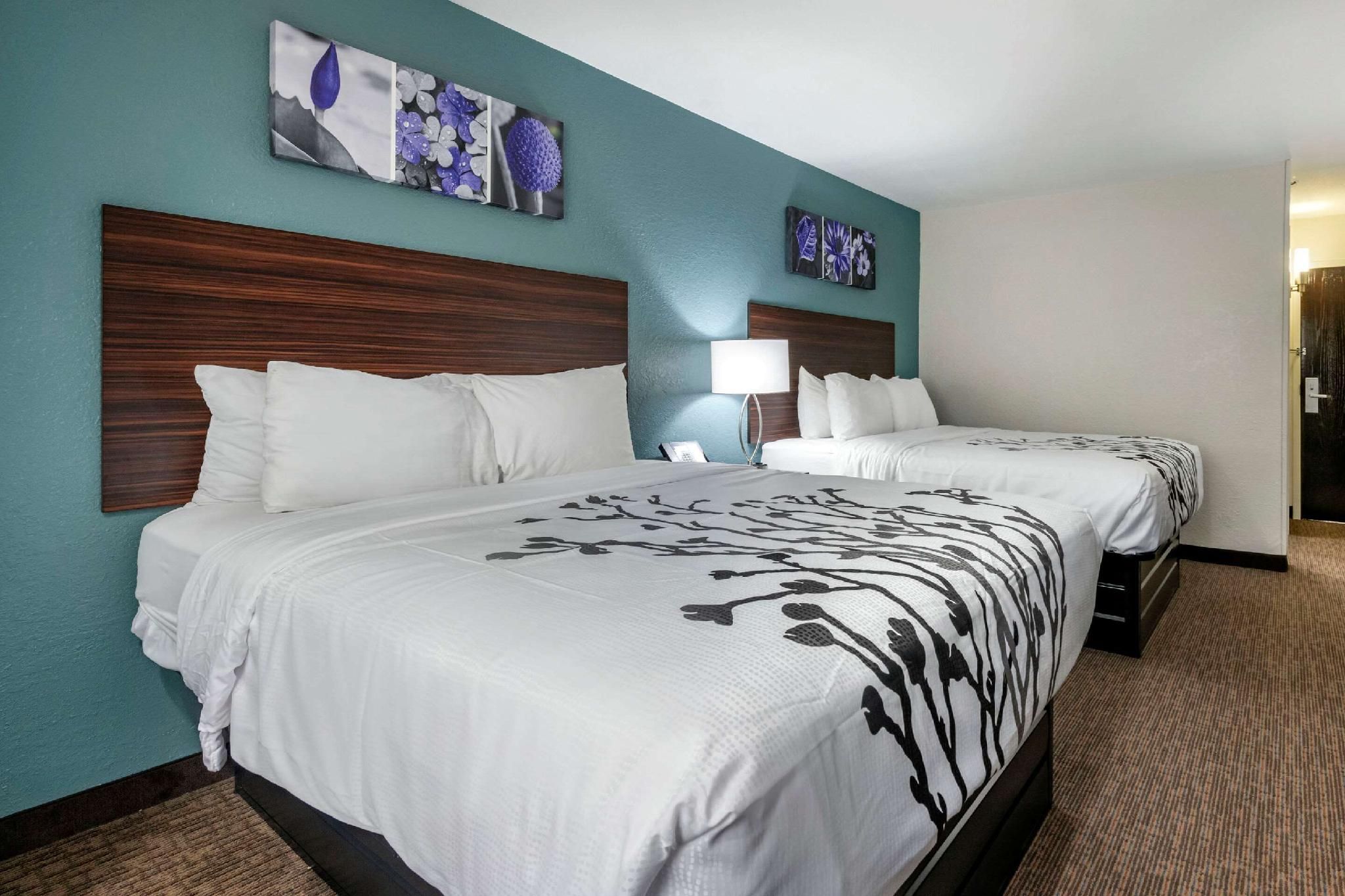 2 Queen Beds, Nonsmoking, Accessible