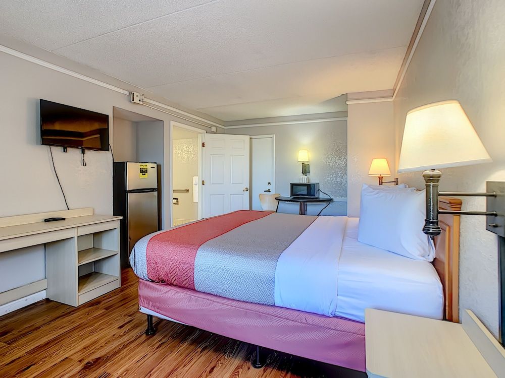 Room, 1 King Bed, Non Smoking