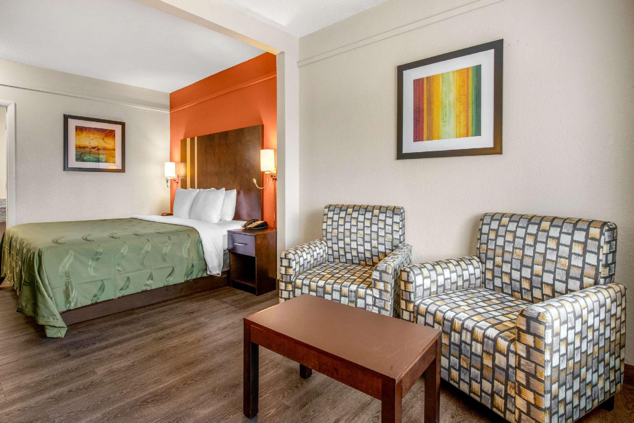 1 King Bed, Nonsmoking, Accessible